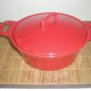 DASH OF THAT COOKING  SERVING WARE  RED  NEW   2.5 QUART